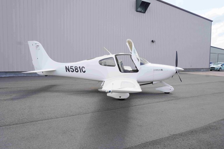 Cirrus SR20 N581C